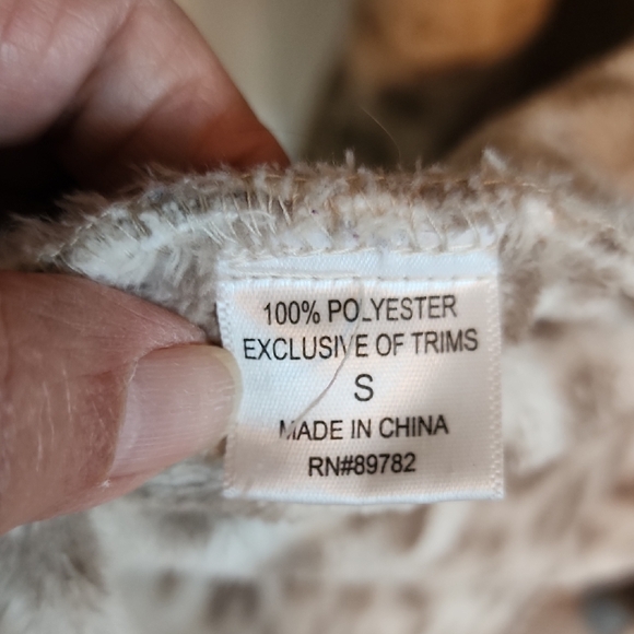 Natori Animal Print Plush Robe - Picture 5 of 8